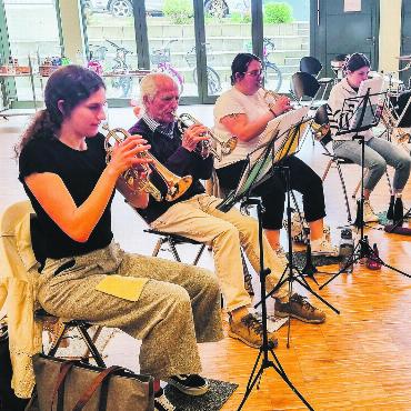 Klangvoll startet die Musikgesellschaft Aadorf in den Sonntagmorgen