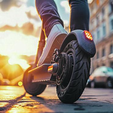 E-Trottinett – flott unterwegs, aber nicht ohne Risiko