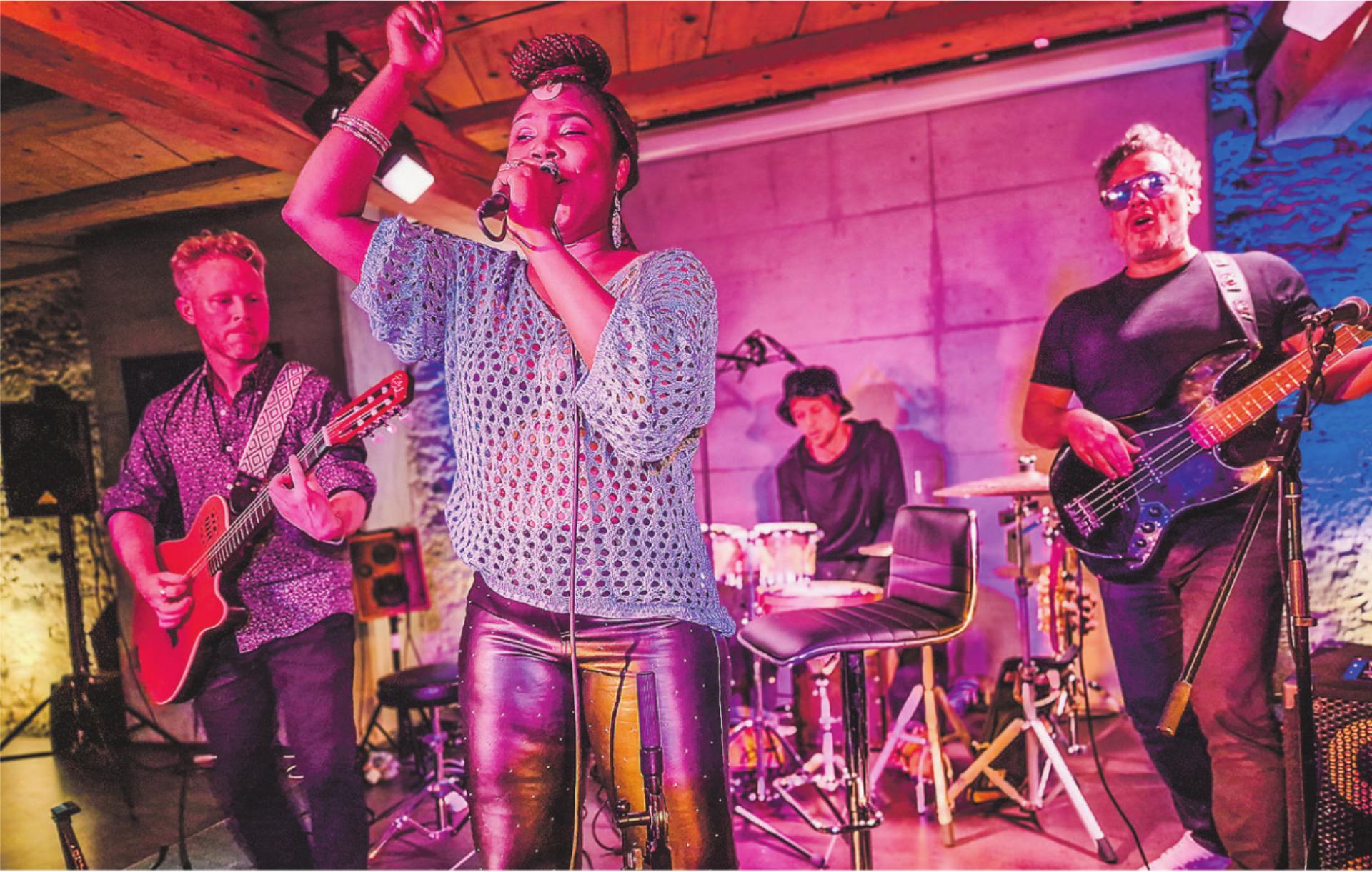 Leidenschaft, Emotionen und afrikanisches Feuer - Das Bild wird blockiert. – Möglicherweise durch einen aktiven Adblocker.