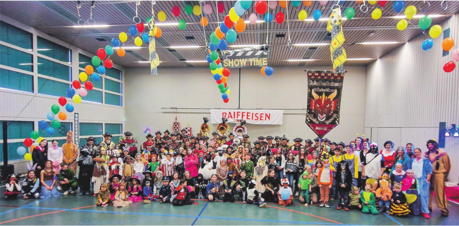 Bunter Kindermaskenball begeistert Gross und Klein - Das Bild wird blockiert. – Möglicherweise durch einen aktiven Adblocker.