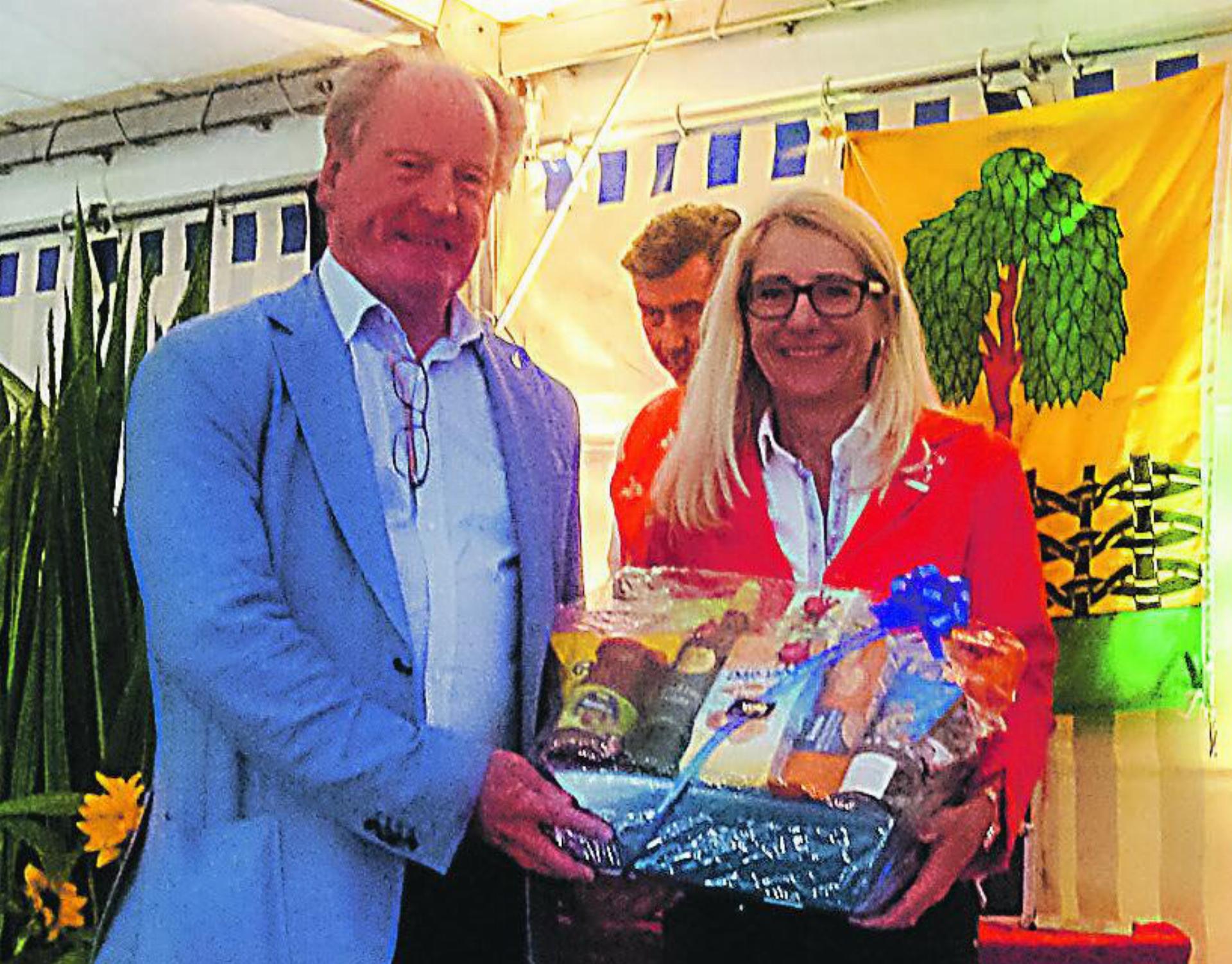 Standesgemässer Aufmarsch beim Schützenhaus
