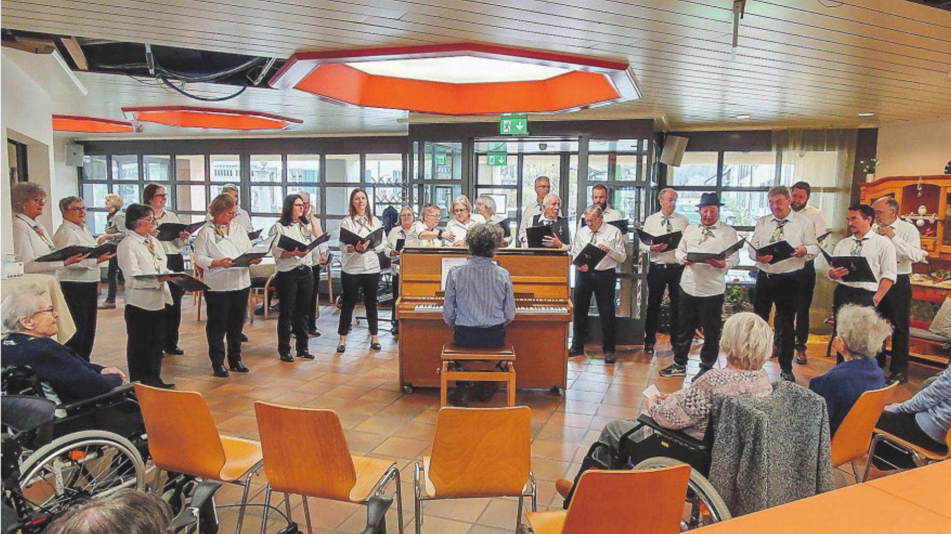 Chor und Blasmusik vereinen sich zum Konzert - Das Bild wird blockiert. – Möglicherweise durch einen aktiven Adblocker.