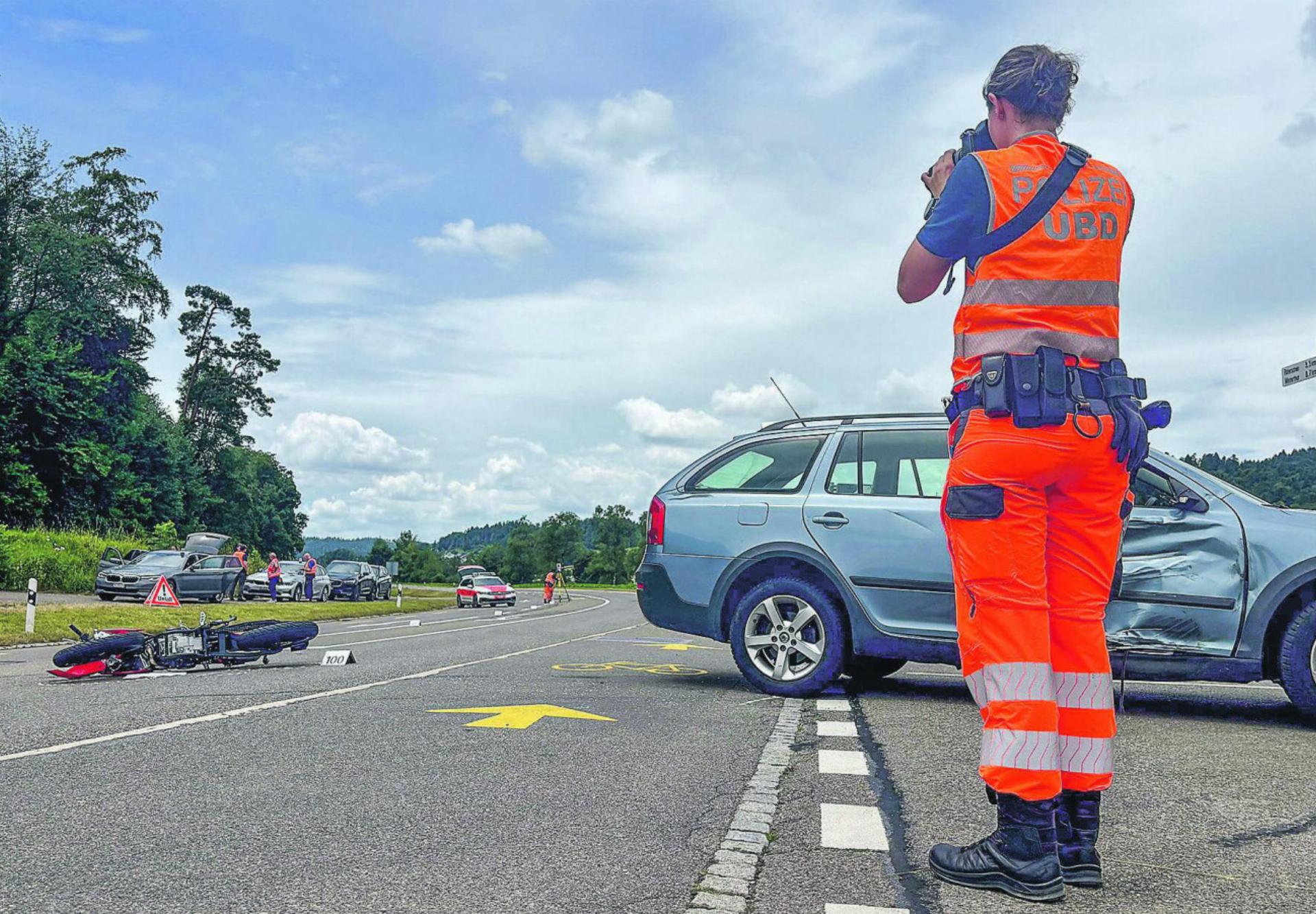 Zweiradlenker bei Kollision schwer verletzt
