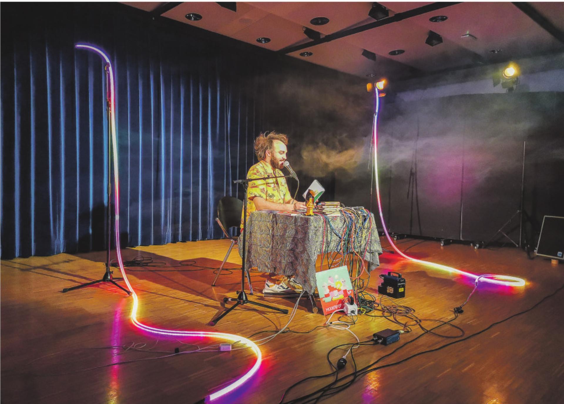 Neon, Nebel und Wortwitz - Das Bild wird blockiert. – Möglicherweise durch einen aktiven Adblocker.