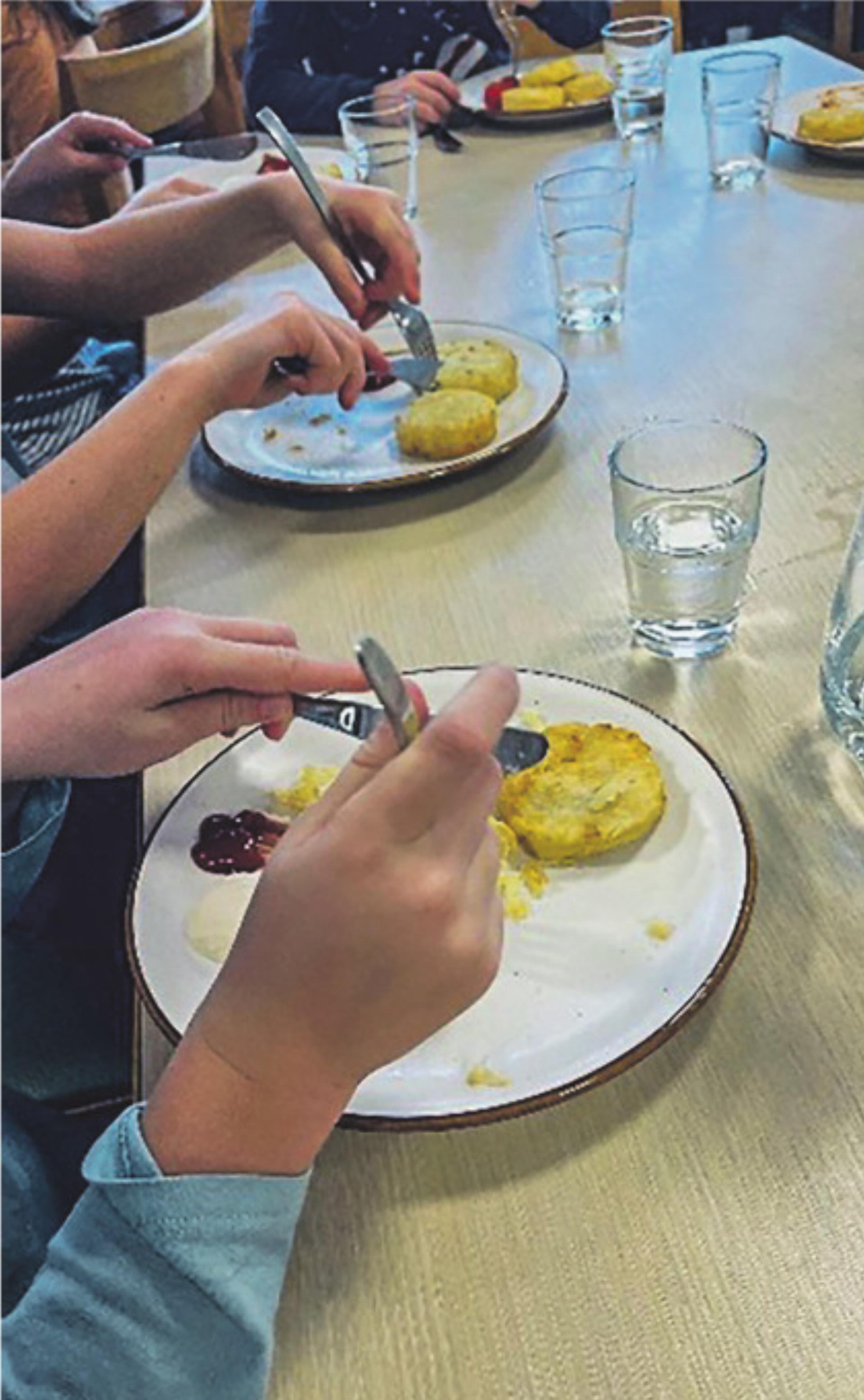 Mittagstische neu unter schulischer Leitung - Das Bild wird blockiert. – Möglicherweise durch einen aktiven Adblocker.