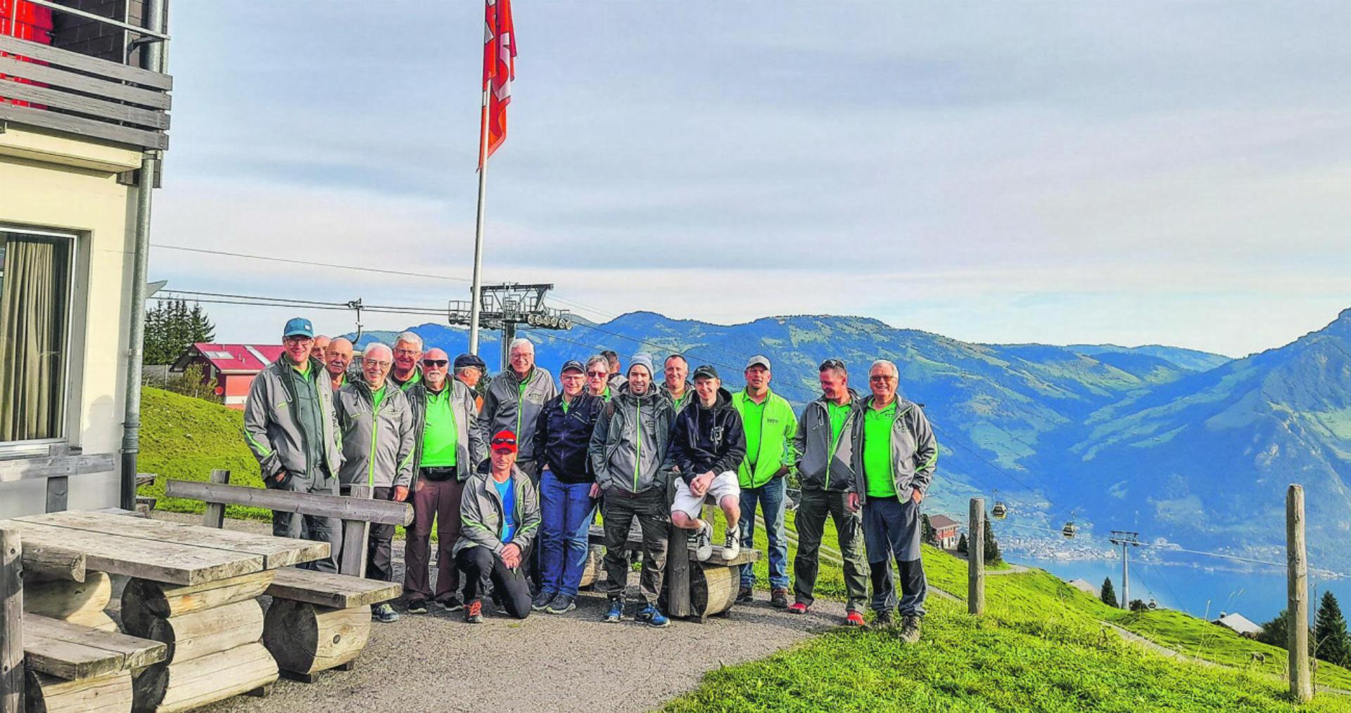 Hagenbucher Turner auf der Klewenalp und in den Höllgrotten