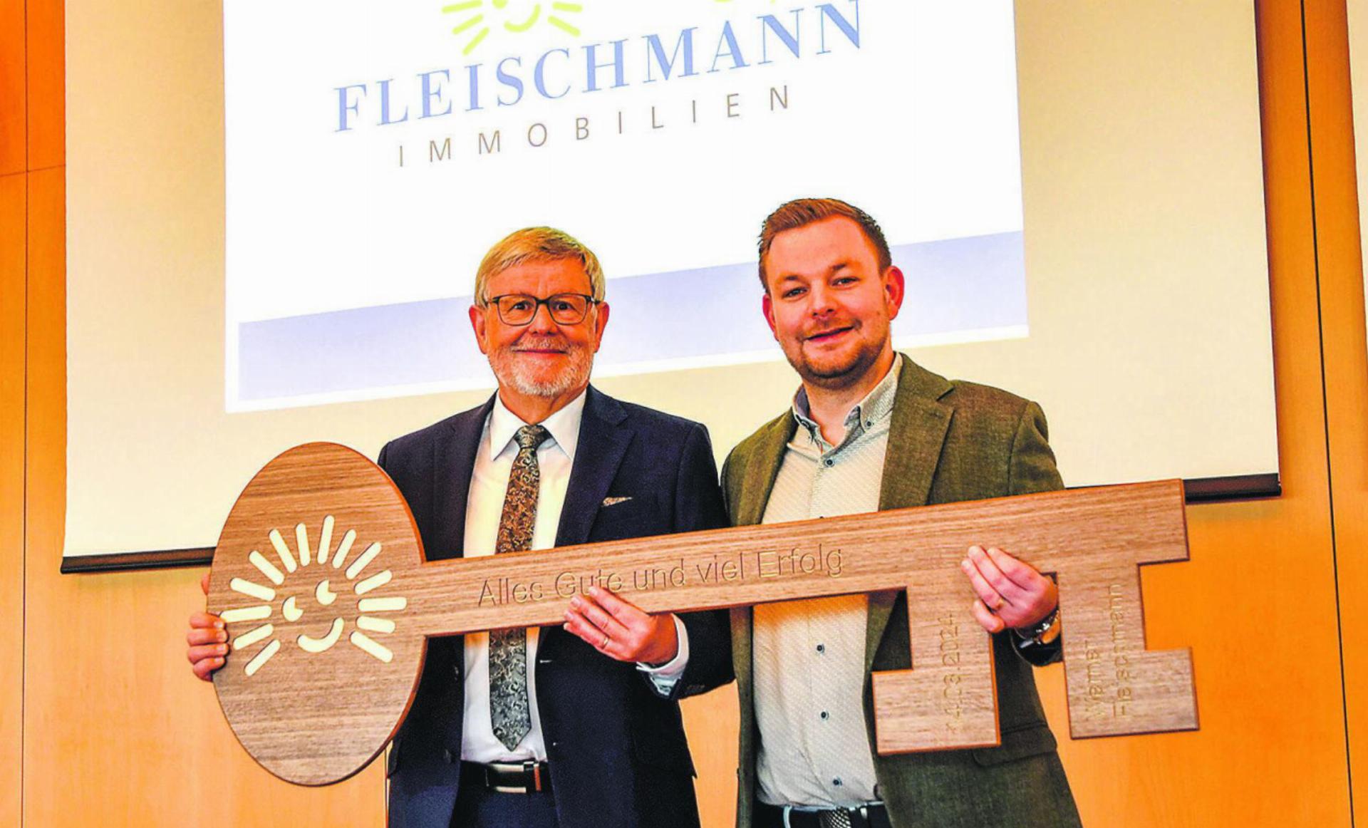 Matthias Fleischmann übernimmt von seinem Vater Werner offiziell die Verantwortung für Fleischmann Immobilien. Bild: zvg