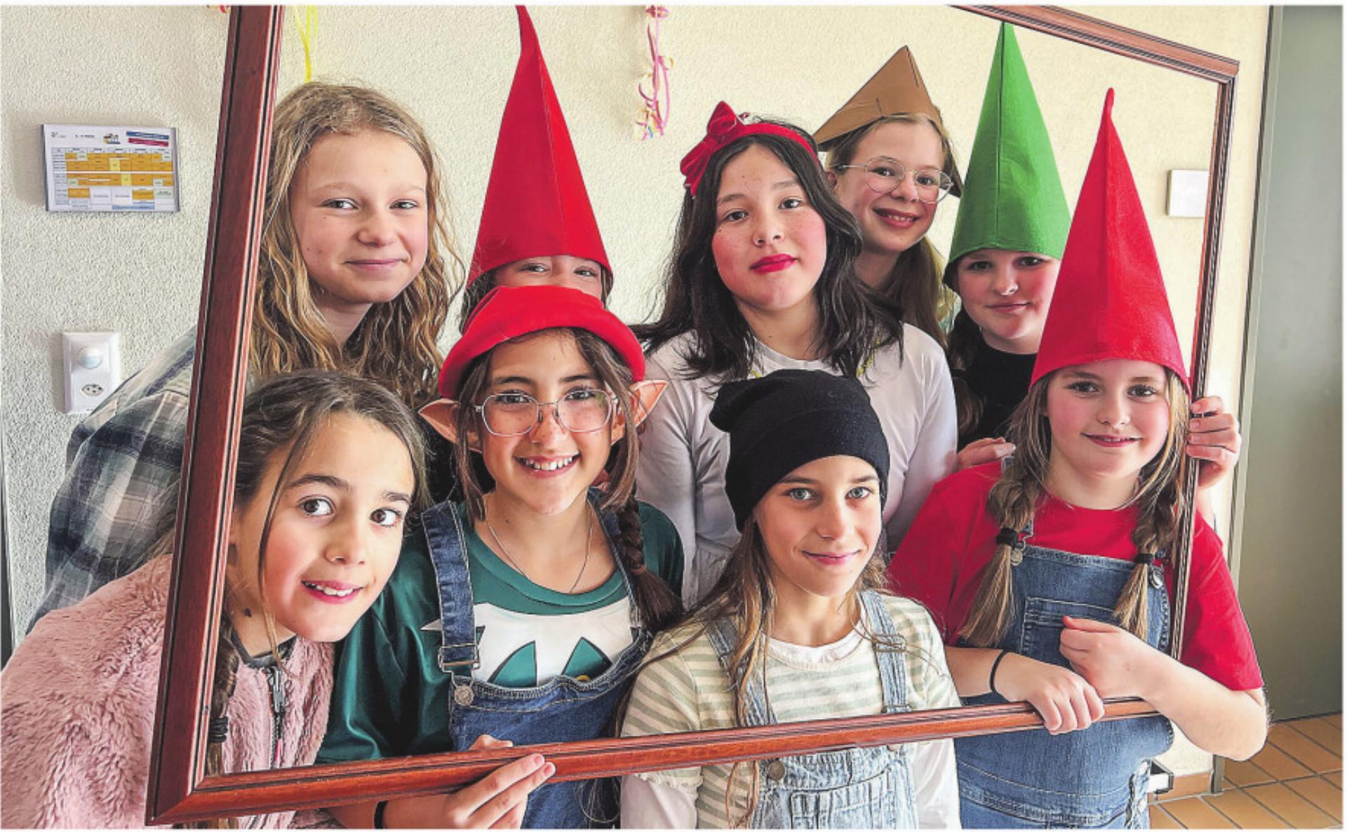 Buntes Treiben an der Schulfasnacht - Das Bild wird blockiert. – Möglicherweise durch einen aktiven Adblocker.