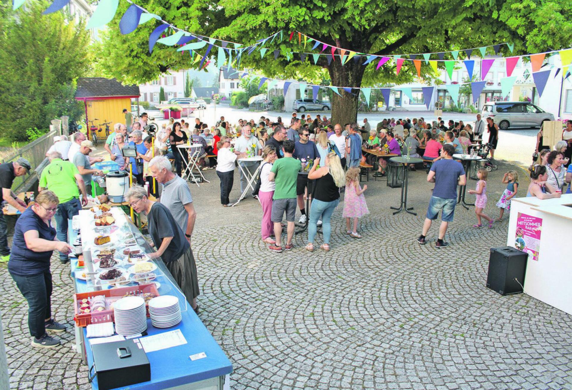 Mittsommerbar auf dem Lindenplatz