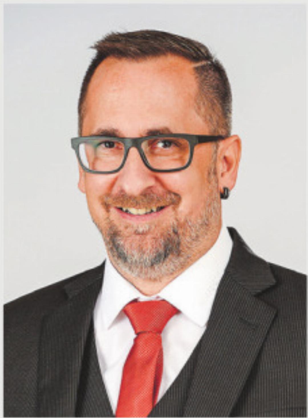 Raphael Helg Teamleiter Kreditberatung Raiffeisenbank Aadorf Raphael Helg Teamleiter Kreditberatung Raiffeisenbank Aadorf