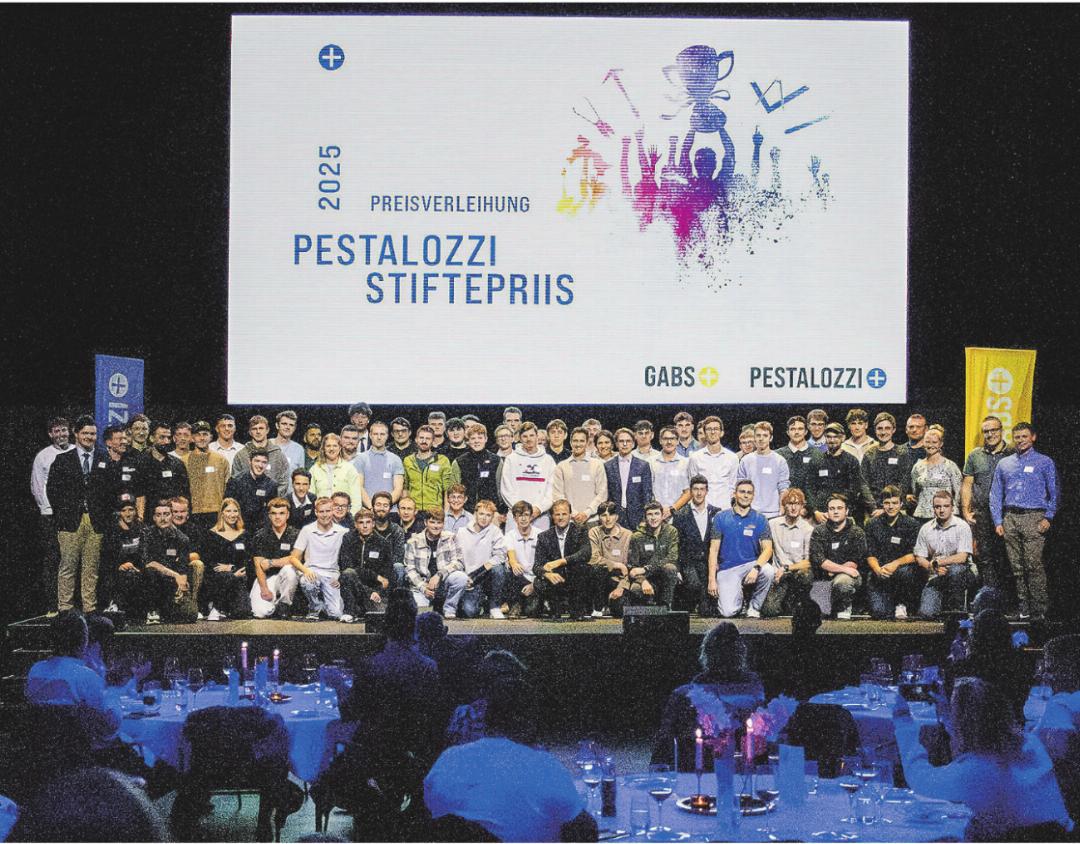 Anerkennung pur: Über 80 Lehrabsolventen erhielten den Pestalozzi Stiftepriis 2025 für ihre Top-Leistungen. Bild: pestalozzi.ch Anerkennung pur: Über 80 Lehrabsolventen erhielten den Pestalozzi Stiftepriis 2025 für ihre Top-Leistungen. Bild: pestalozzi.ch