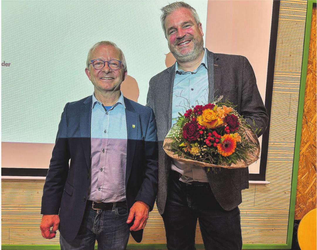 Amtsübergabe: Peter Bühler (links) überreicht das Präsidium an seinen Nachfolger Patrick Neuenschwander. Amtsübergabe: Peter Bühler (links) überreicht das Präsidium an seinen Nachfolger Patrick Neuenschwander.