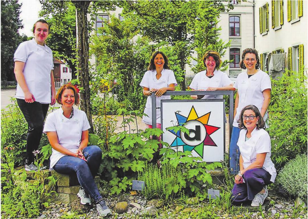 Das Team der Vitalxund Drogerie freut sich auf die persönliche und individuelle Beratung ihrer geschätzten Kundschaft aus Elgg und Umgebung. Bilder: zVg Das Team der Vitalxund Drogerie freut sich auf die persönliche und individuelle Beratung ihrer geschätzten Kundschaft aus Elgg und Umgebung. Bilder: zVg