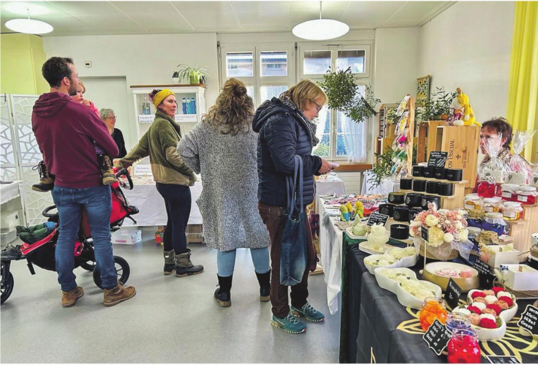 Ein lebendiger «Tag mitenand» im Pflegezentrum Eulachtal: Kreativmarkt, Musik, Genuss und Begegnungen vereinten Jung und Alt zu einem warmen Gemeinschaftsfest. Bilder: zVg Ein lebendiger «Tag mitenand» im Pflegezentrum Eulachtal: Kreativmarkt, Musik, Genuss und Begegnungen vereinten Jung und Alt zu einem warmen Gemeinschaftsfest. Bilder: zVg