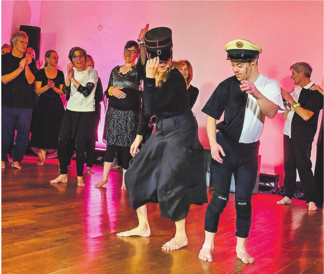 Nico und Carmen beim Freudentanz. Nico und Carmen beim Freudentanz.