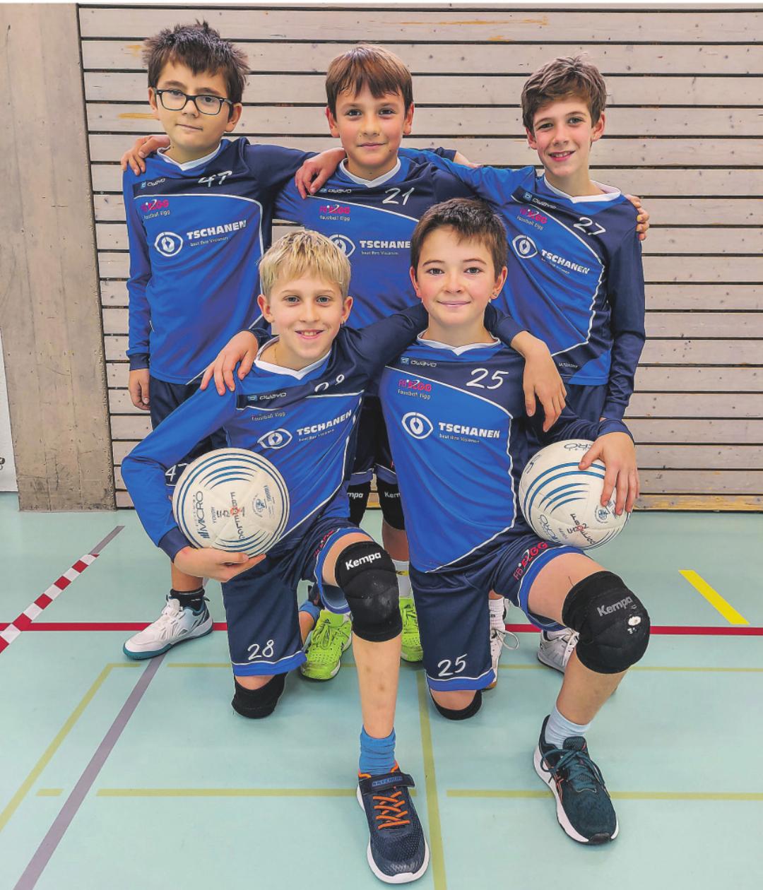 Das neu formierte Team der Bussarde: hinten v. l. n. r. Ramo, Luka, Lukas; vorne v. l. n. r. Manuel, Colin. Bild: Markus Fehr Das neu formierte Team der Bussarde: hinten v. l. n. r. Ramo, Luka, Lukas; vorne v. l. n. r. Manuel, Colin. Bild: Markus Fehr