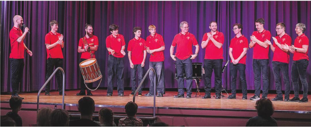 Verdankung der Leiterinnen und Leiter durch den Sektionsleiter Philipp Fuchs. Bilder: zVg Verdankung der Leiterinnen und Leiter durch den Sektionsleiter Philipp Fuchs. Bilder: zVg
