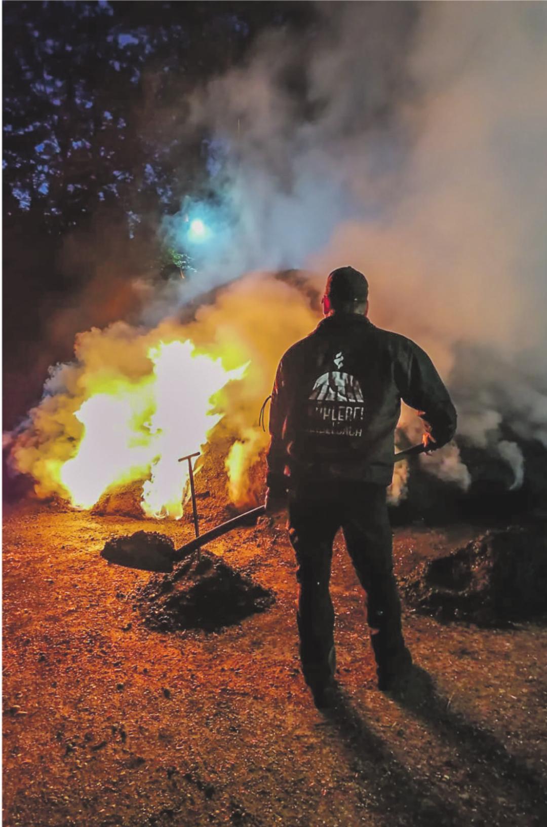 Ausbrennen vom Holzrost. Bilder: zVg Ausbrennen vom Holzrost. Bilder: zVg