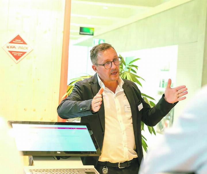 Kifa-Geschäftsleitungsmitglied Sandro Egli zeigte, wie Innovation aus Aadorf funktioniert. Bild: zvg Kifa-Geschäftsleitungsmitglied Sandro Egli zeigte, wie Innovation aus Aadorf funktioniert. Bild: zvg