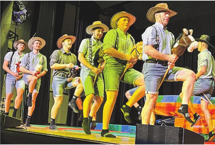 Fantasievolle Darbietung der Turnerinnen und Turner: Wandervögel, aktive Herren.