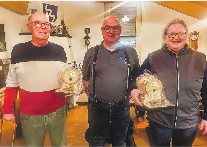 Roli Freyenmuth (v.l.), Präsident Pepi Annunziata und Barbara Herren. Bild: zVg