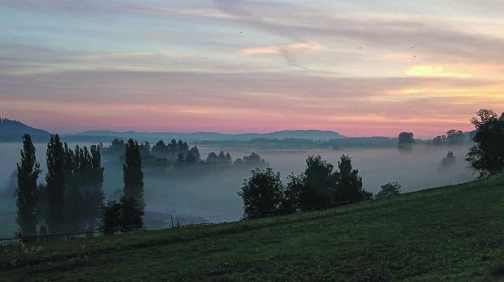 Nebel im Eulachtal: Ein traumhafter Herbstanfang. Leserbild: Martha Merz, Elgg