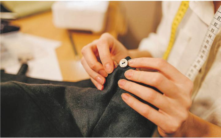 Freiwillige reparieren in der flick.müli Elgg defekte Alltagsgegenstände kostenlos. Bild: pexels.com