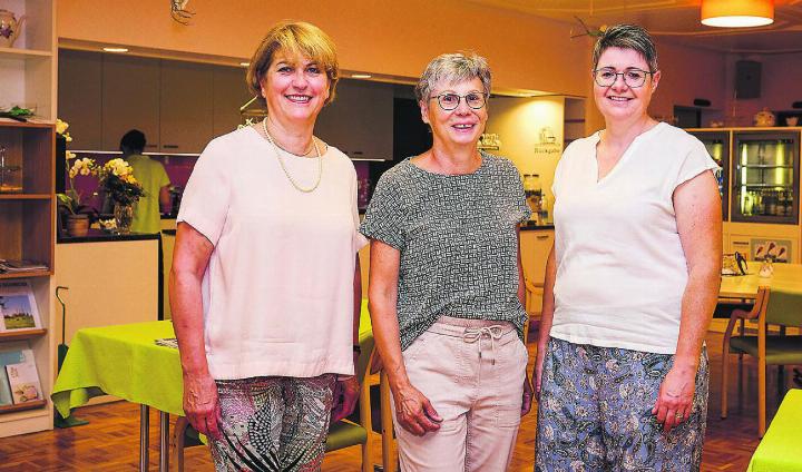 Neuer Wind mit vertrauten Gesichtern – das Restaurant Eulachtal mit neuer Leitung: Auf Karin Baumgartner (Mitte) folgen Béa Mattle (links) und Claudia Würms (rechts). Bild: Dominik Reichen