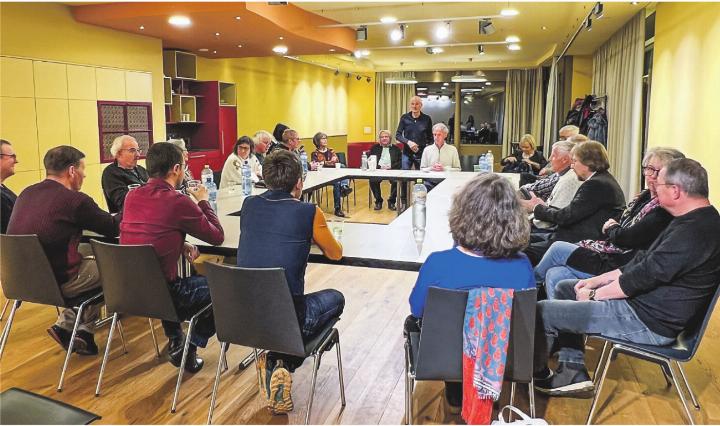 Vorstellungsrunde der Kandidierenden vom Montagabend im Bärensaal Elgg.    Bild: Bettina Sticher