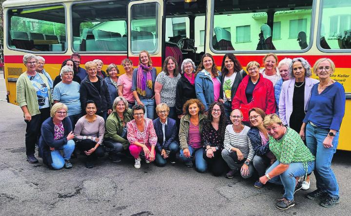 Sonntagsausflug des Damenchors Balterswil: Gut gelaunt und neugierig auf Leidenschaften. Bild: Erika Bleisch Imhof