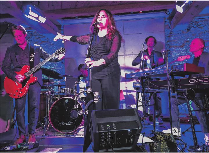 Lilly Martin und ihre Band begeisterten am Montagblues im Rotfarbkeller in Aadorf. Bild: Irène Basler