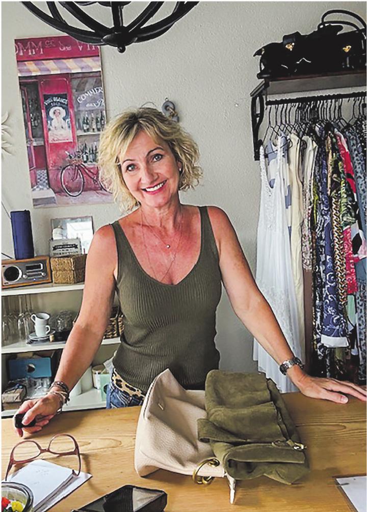 Claudia Reiser führt ihren Secondhandladen Zweimol in Aadorf mit viel Leidenschaft und einem klaren Fokus auf nachhaltige Mode und persönliche Beratung. Bild: zVg