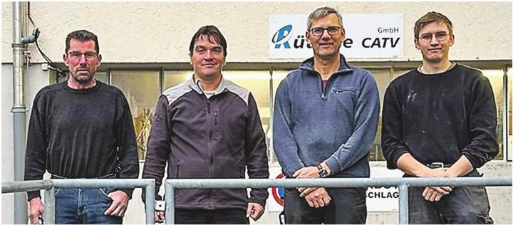 Die Techniker Franz Germann, Sergiu Pop sowie Stefan und Robin Egger (von links). Bilder: zvg
