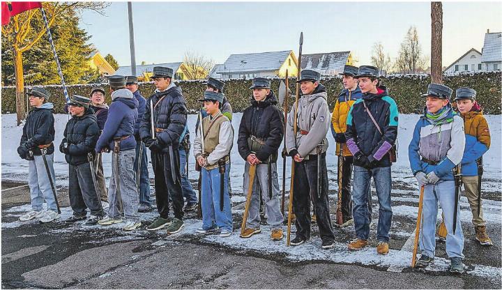 Die Kadermitglieder werden in ihre verantwortungsvolle Rolle eingeführt und auf ihre Führungsaufgaben während der Äschliübungen vorbereitet.