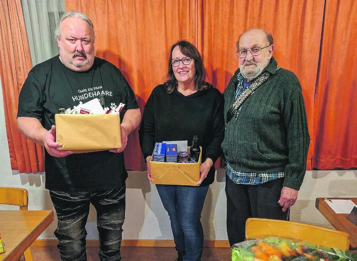 Sieger Stefan Liechti, die Drittplatzierte Janine Truniger und der Zweitplatzierte Fritz Zbinden (von links). Bild: zVg