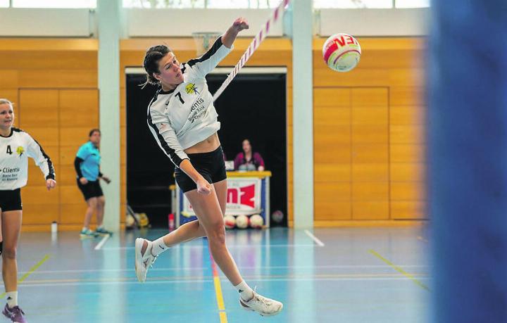 Diepoldsaus Frauen sichern sich den Qualifikationssieg in Extremis. Bild: Jessica Matuh / Swiss Faustball