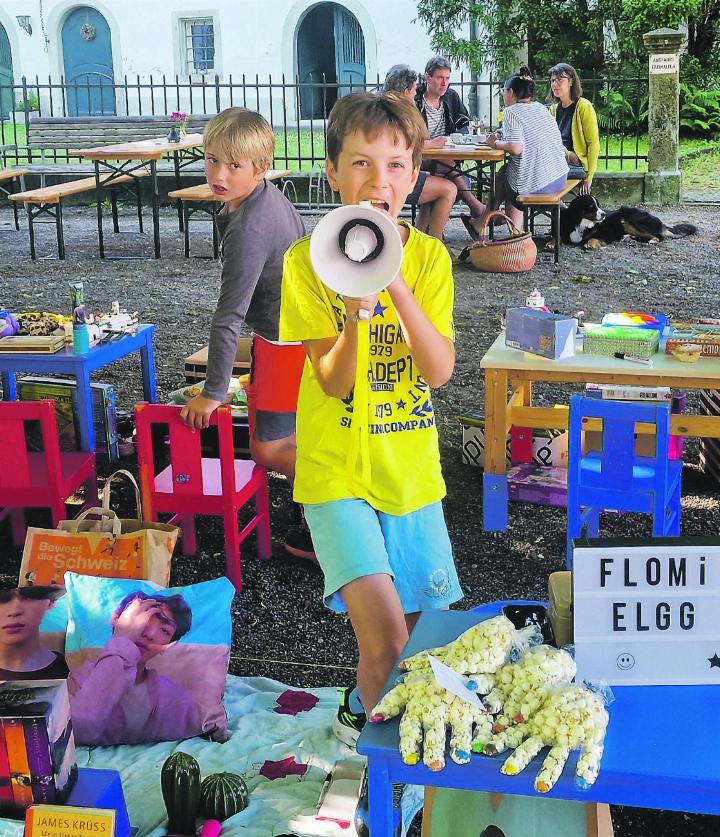 «Am Samstag ist Flohmarktzeit – kommen Sie vorbei!» Archivbild: EAZ