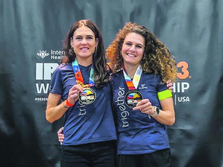 Das Städtchen ist mächtig stolz auf sie: Dank den Schwestern Lorenza und Laura Kessler (von rechts) wurde am Ironman World Championship in Amerika Elgger Sportgeschichte geschrieben.