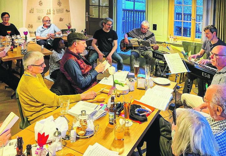 Gemeinsam musizieren macht Spass – Rückblick auf einen Stubete-Abend im Mülibistro. Archivbild: EAZ