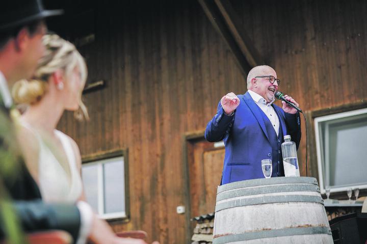 Andreas Marti als Zeremonienmeister bei Hochzeiten. Bild: zVg