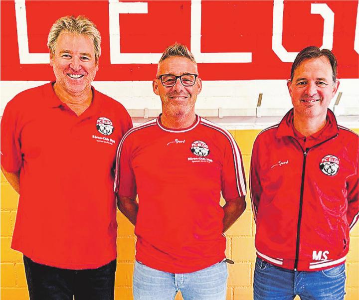 Der neue Head Coach Carlo Cremonesi (Mitte) mit Präsident Pepi Mühlebach (links) und Leiter Aktive Martin Scherrer.