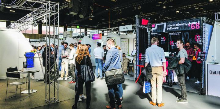 In den Eulachhallen Winterthur findet jährlich die grösste Fachhochschul-Kontaktmesse der Schweiz statt. Bild: Conecto ZHAW