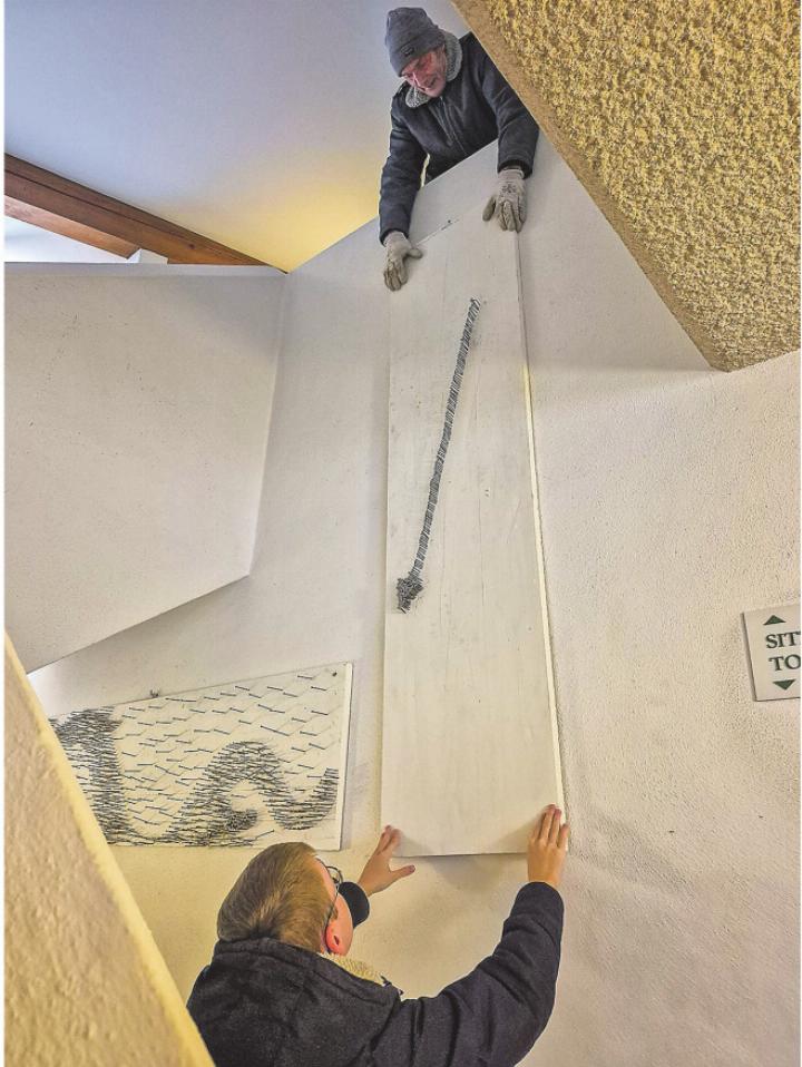 Drache und heiliger Georg im Foyer symbolisieren den Sieg des Guten über das Böse.