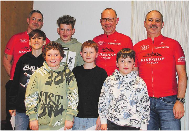 Die fleissigen Trainingsbesucher zusammen mit dem Vorstand.