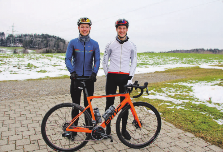 Matthias Studer (links) und Lukas Rutishauser sind oft zusammen mit den Rennrädern unterwegs.