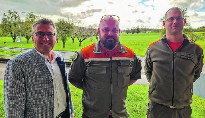 Stefan Mühlemann, Präsident der ZSO Hinterthurgau, mit dem neuen Zivilschutzkommandanten Fabio Tornese und Vorgänger Daniel Häberli (von links). Bild: zvg