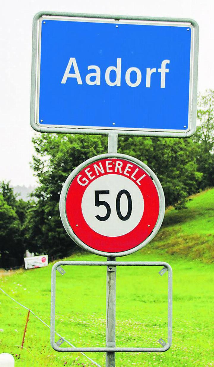 Bei der Ortseinfahrt von Richtung Wängi her fehlt die Tafel.