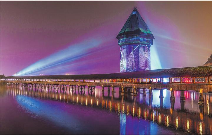 Fantastische Lichter und Farben beim Lichterfestival in Luzern. Leserbild: Milo Kalberer, Bazenheid