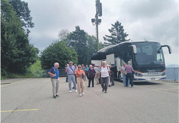 Ankunft bei diesigem Wetter auf dem Passwang im Solothurnischen. Bilder: Gertrud Ullrich