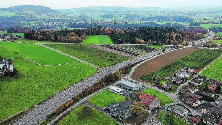 Zukünftig ist unter bestimmten Voraussetzungen automatisiertes Fahren auf Autobahnen möglich. Archivbild: EAZ
